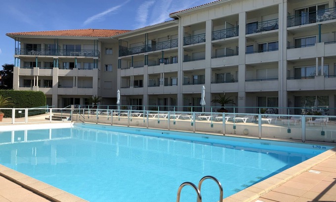 Ciboure Apartment | 4 people 2 rooms, terrace, renovated swimming pool golf sea surf - D