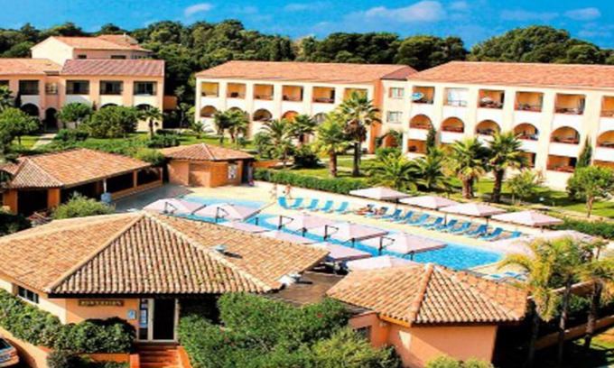 Linguizzetta Apartment | 4 pers apartment in residence with 2 swimming pools 200 meters from the sea