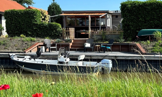 Anjum Ski Chalet | 4 pers house Cecil with own fishing spot on a dutch chanel