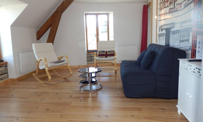 Jassat Apartment | 4-person apartment at the gateway to Cézallier