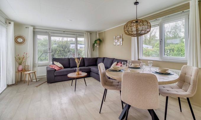 Retranchement Ski Chalet | 4-persoons Chalet aan zee op Slechts 150 Meter van het Strand Cadzand-bad