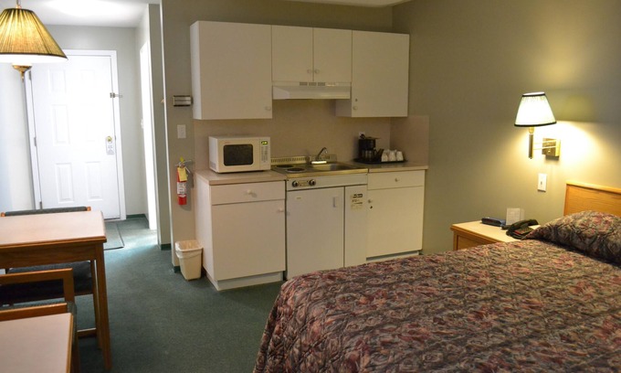 Lillooet Hotel | 4 Pines Motel