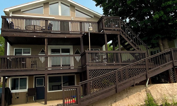 Conesus House | 4 season escape boasts 5 beds and now a HOT TUB to enjoy any time of year!