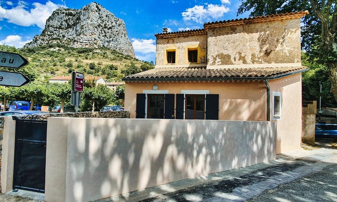Saint-Jean-de-Bueges Apartment | 4-seater cottage with swimming pool
