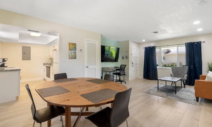 Croissant Park Apartment | #4 · Spacious 1 bedroom Apartment with 70inch smart TV!