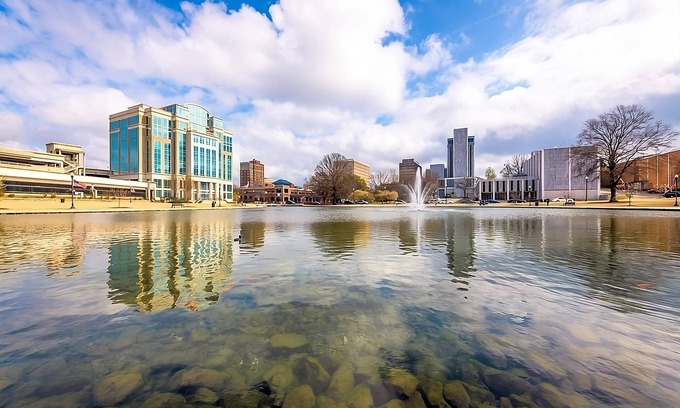 Madison Hotel | 4 Stylish Units for Business Travel, Breakfast, Park