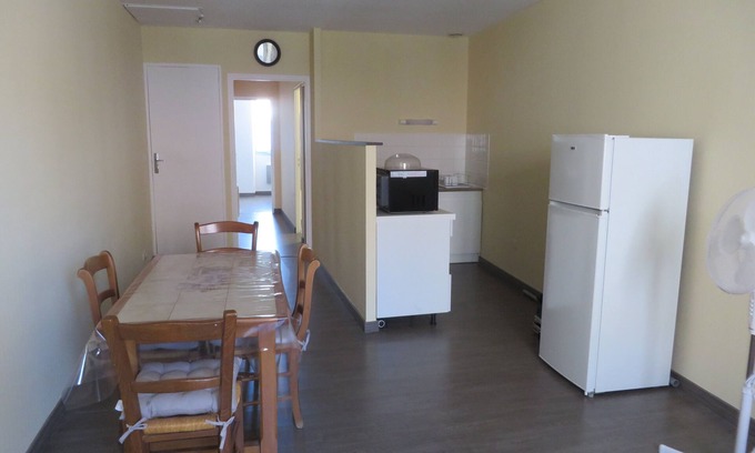 Clairvaux-les-Lacs House | 4 to 6 berth accommodation 10 mi walk from the lake