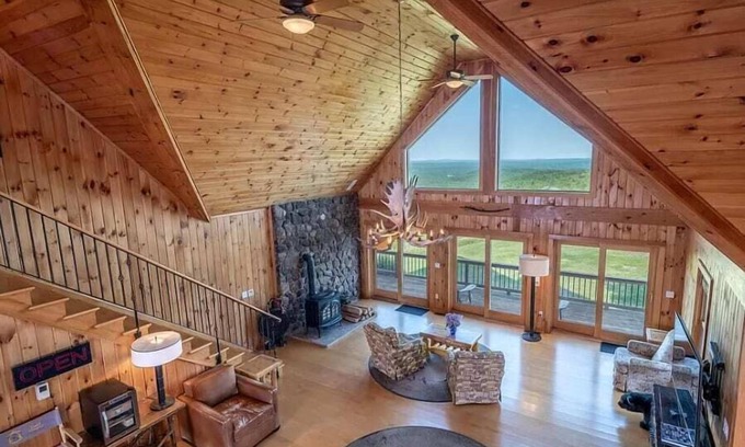 Bradford House | 400 Acre Estate/Pool/Golf/Fishing/Hunting