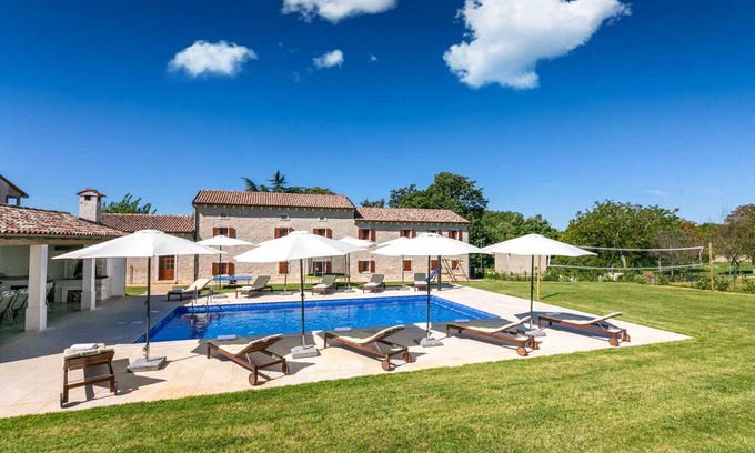 Krculi Villa | 400 m² Villa ∙ 7 bedrooms ∙ 14 guests