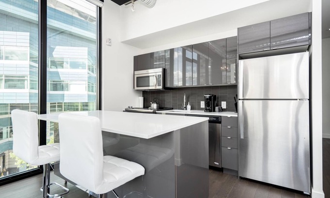 Downtown Winnipeg Condo | (407)Downtown Glasshouse+ Classy 2 Bedroom Condo(311)
