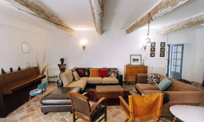 Althen-des-Paluds House | 40m2 suite in 18th-century Provencal farmhouse