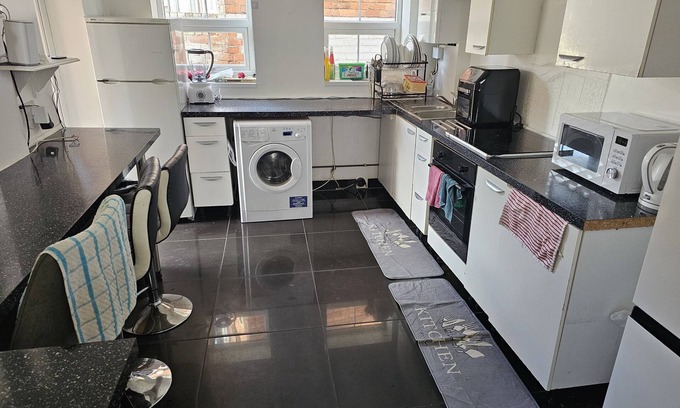 Doncaster House | 41 Buckingham road