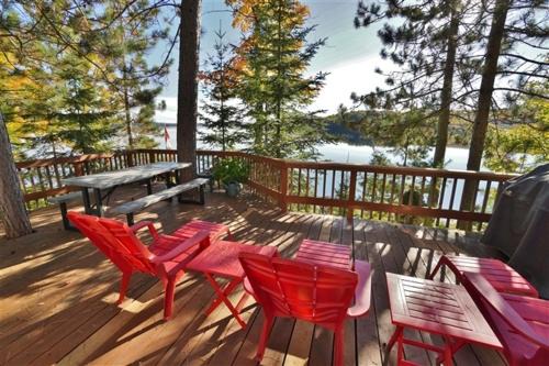 Hastings Highlands House | 416 Papineau Lake cottage