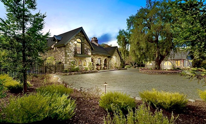 Carmel Valley Villa | 418 m² Villa ∙ 6 bedrooms ∙ 13 guests