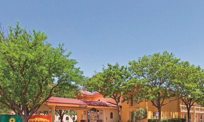 Downtown Hotel | 42 m² Hotel ∙ 127 guests