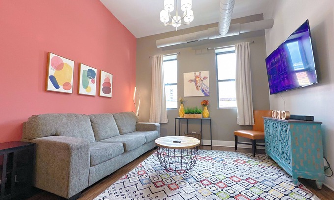 Near South Side Apartment | 420 friendly 2br/2ba with optional parking/sleeps 6
