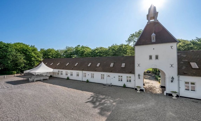 Ulfborg Apartment | 428 m² Apartment ∙ 10 bedrooms ∙ 22 guests