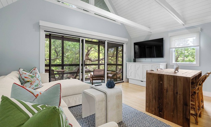 West Beach Condo | 4295 Mariners Watch: Newly Renovated, Beach Gear Credit, 2 Minutes to the Beach