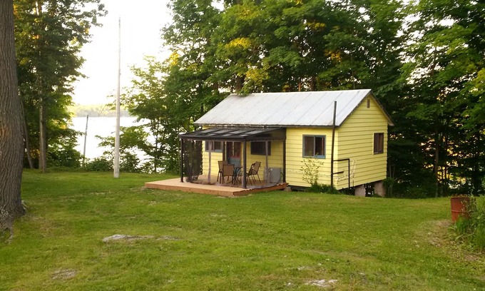Leeds and the Thousand Islands Cottage | 43 At The Lake Sunrise Cottage