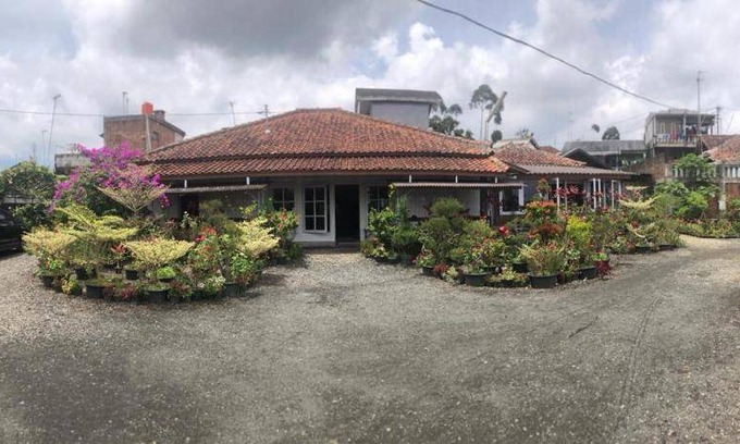 Ciwidey House | 450 m² House ∙ 4 bedrooms ∙ 30 guests