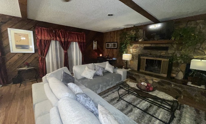 Marianna House | 4652- Cheerful 3 Bedroom luxury home the caverns state Park