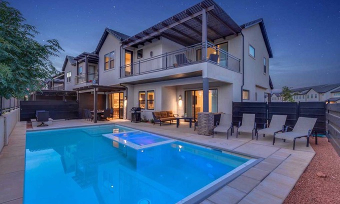 Ivins House | 470 m² House ∙ 8 bedrooms ∙ 29 guests