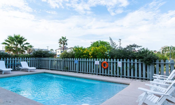 Sand Point House | 474 m² House ∙ 6 bedrooms ∙ 16 guests