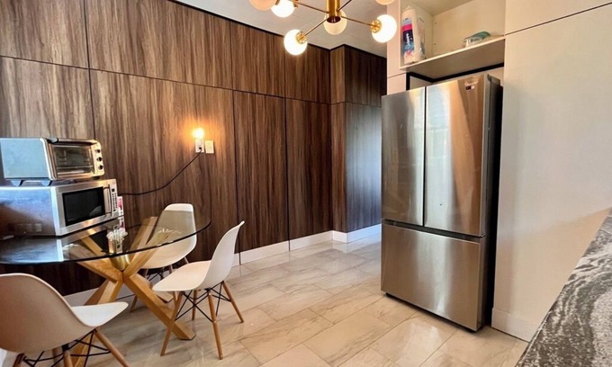 Bridgeview House | 4B/1BA Cozy Eclectic House