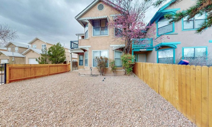 Sawmill Area House | 4bd/2.5ba|Near SawMill &Old Town
