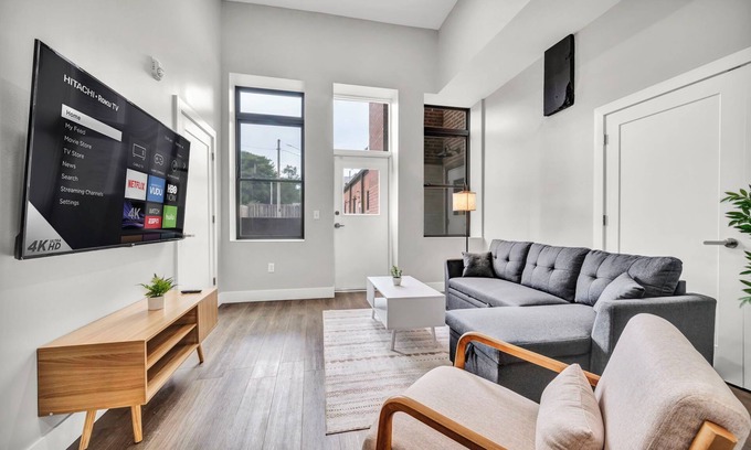 Cleveland Apartment | 4Bd+65"TV+Crib+8 Min Away from DT CLE