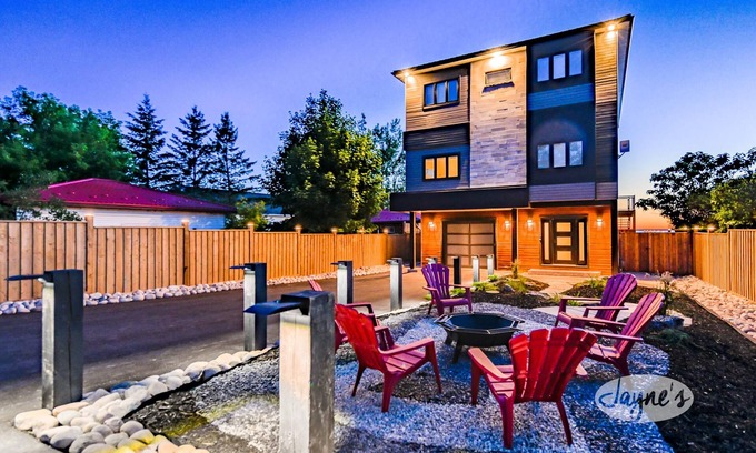 Tiny Cottage | 4bed 5bath brand new beach house in Tiny! West Exposure! Sunsets! Hot tub!