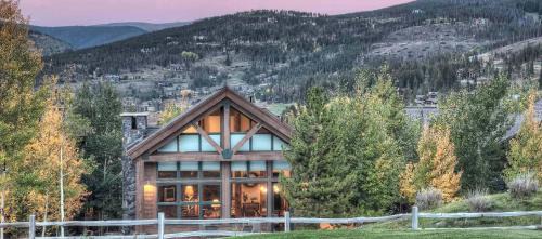 Stonehaven House | 4BR Apres Ski & Golf Retreat with Hot Tub!