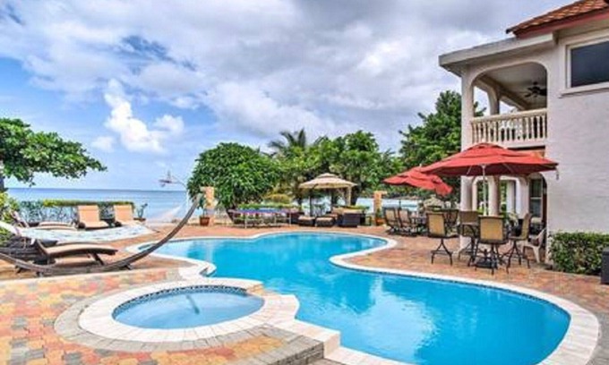 Rio Bueno House | 4br Beachfront Villa WiFi/Pool/Housekeeper/Cook