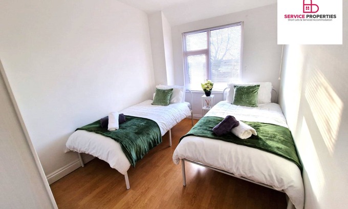 Bedford Apartment | 4BR Bedford-House FREE Parking