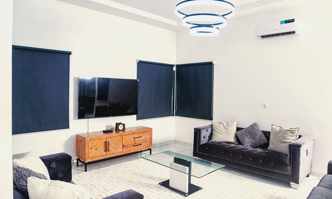 Abuja Apartment | 4BR Luxury Home, Central Abuja. 24hrs Elect/Wi-Fi and Free Private Chef