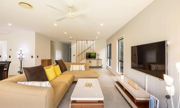 Upper Kedron House | 4BR Modern Home Near Parks and Dining with Outdoor Space