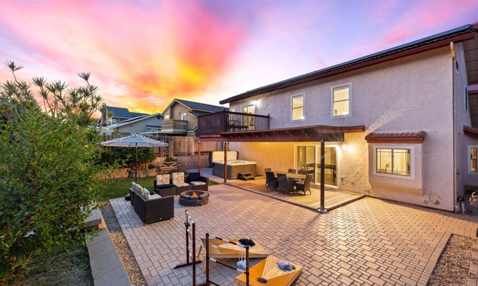 Bonita House | 4BR Oasis with Spa in Bay Terraces