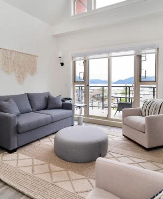 Harrison Hot Springs Apartment | 4BR Penthouse w Rooftop in the Heart of Harrison