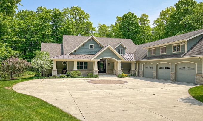 Plymouth House | 4BR Villa on 25 Acres – 10min to Road America Fire Pit & Chef’s Kitchen