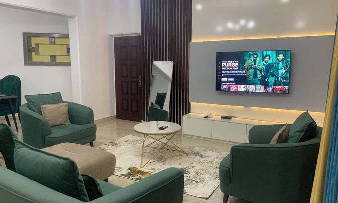 Abuja Apartment | 4minutes from Aso Rock Villa, King Bed, 3-bedroom apartment, Chef, Outdoor Games