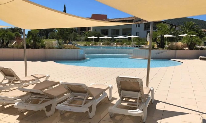 La Rouviere Apartment | 4p Apartment on beautiful Domaine with pool near the sea
