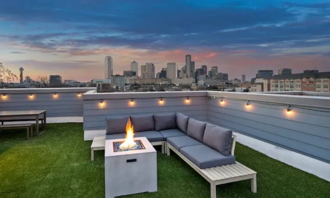 Cedars House | 4story Townhome w/Dallas Skyline Rooftop & garage!