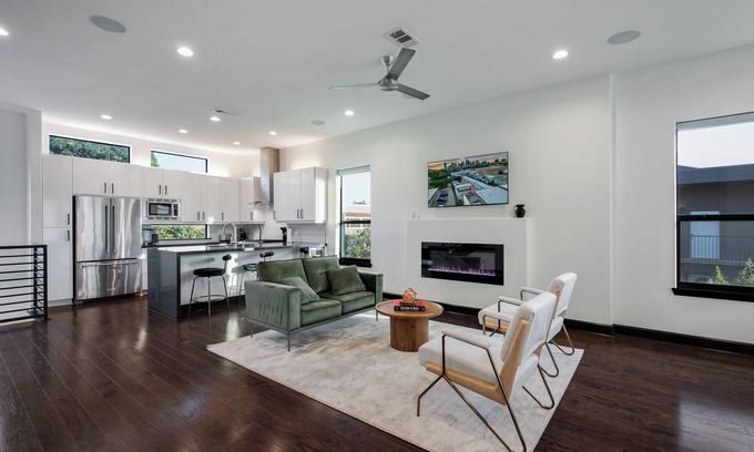 Cedars House | 4story Townhome with Dallas Views