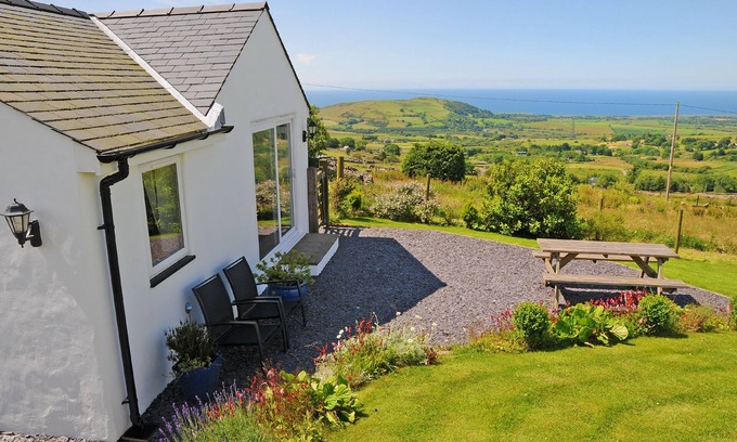 Llanllyfni Cottage | 5* accredited charming traditional Welsh stone Cottage in Snowdonia