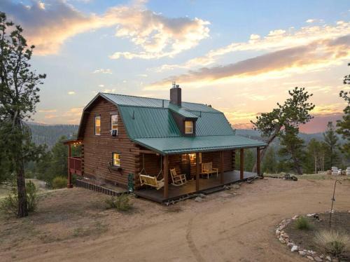 Divide House | 5 Acres! Modern Cabin w/Pikes Peak View
