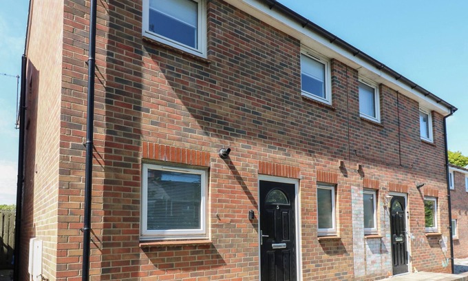 Seaham Cottage | 5 ASHCROFT MEWS, pet friendly, with a garden in Seaham