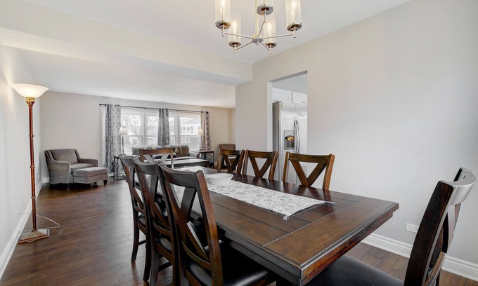 Arlington Heights House | 5 Bed/2.5 Bath Home in Arlington Heights - Close to Airport, shopping