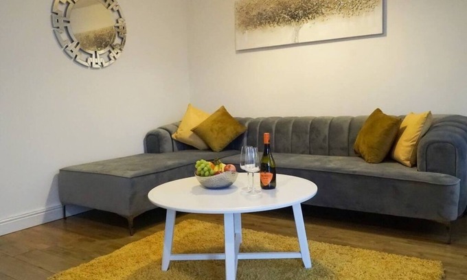 Solihull House | 5 Bed House, Close to Airport & NEC, Contractors