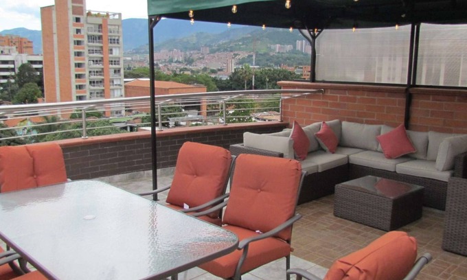 Astorga Apartment | 5 Bed PH ENTIRE ROOF HOT TUB ELEVATOR Private roof Guests with Photo ID