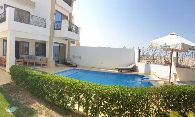 Ras Nasrani House | 5 Bedroom Villa with Private Swimming Pool
